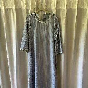 Tuckernuck long dress. Seersucker stripe, silky marerial